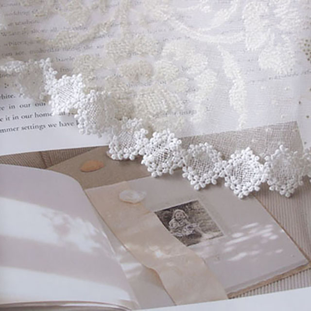 花の四角ケミカルレース